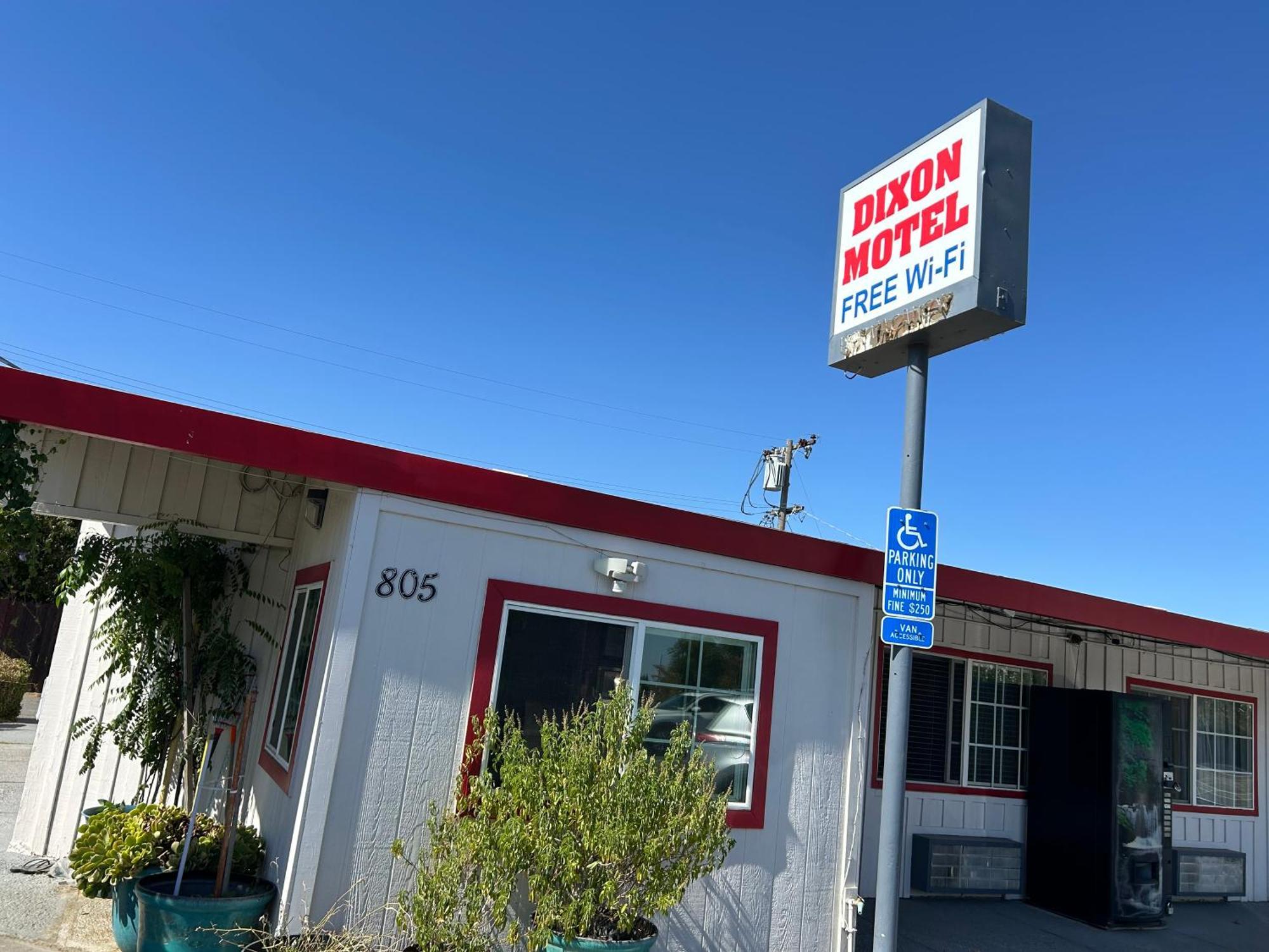 Dixon Motel 외부 사진