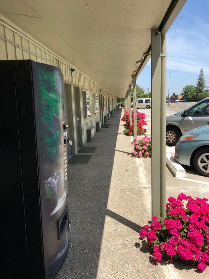 Dixon Motel 외부 사진